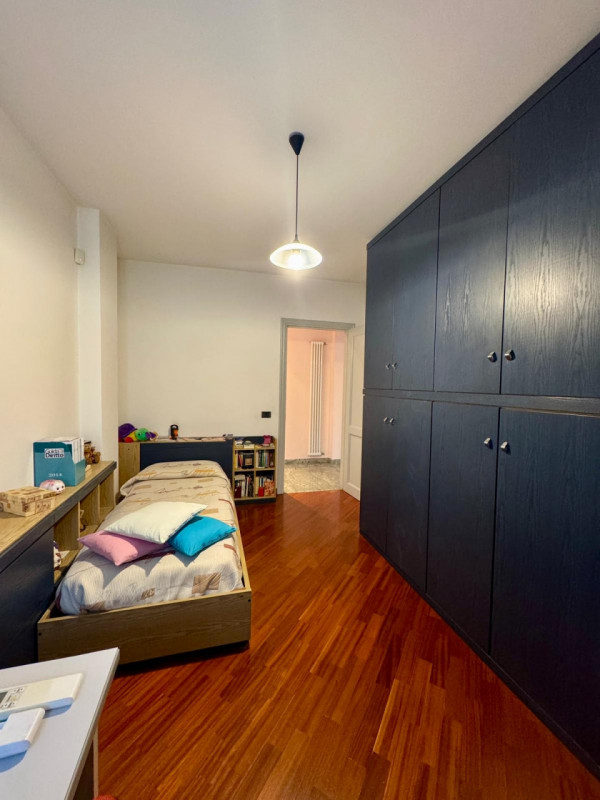 COMPOSIZIONE:
Proponiamo in vendita villetta, sviluppata su tre livelli, situata a Baone loc. Riv...