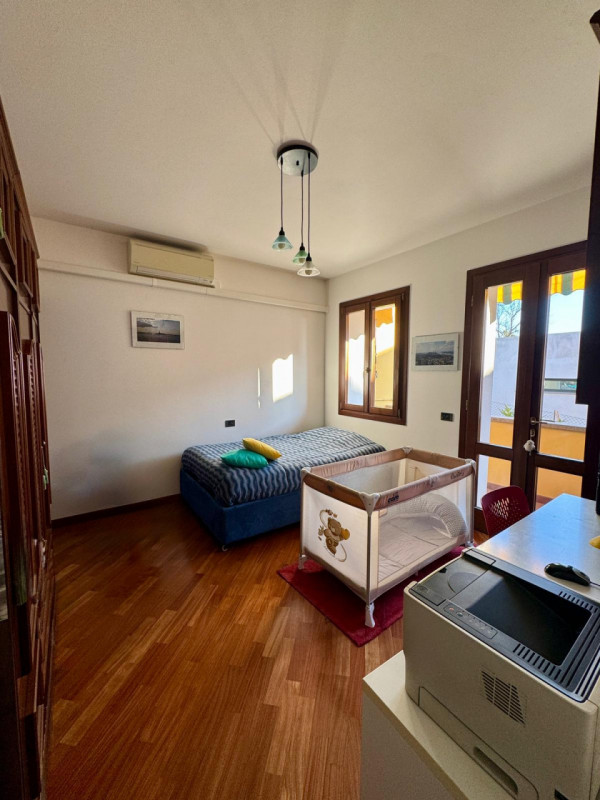 COMPOSIZIONE:
Proponiamo in vendita villetta, sviluppata su tre livelli, situata a Baone loc. Riv...