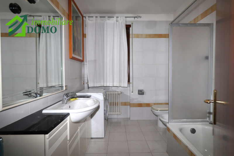 MONTECCHIO PRECALCINO - LEVA': appartamento BICAMERE con garage e posto auto, al primo piano, com...