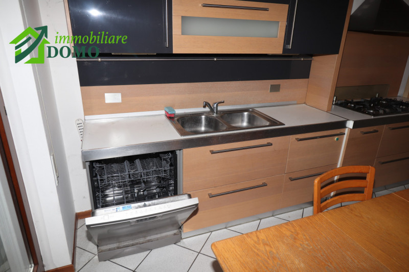 MONTECCHIO PRECALCINO - LEVA': appartamento BICAMERE con garage e posto auto, al primo piano, com...