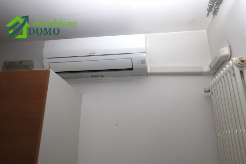 MONTECCHIO PRECALCINO - LEVA': appartamento BICAMERE con garage e posto auto, al primo piano, com...