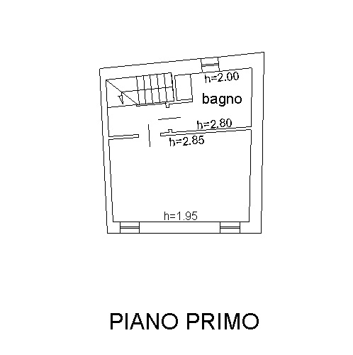 COMPOSIZIONE:
Proponiamo in affitto abitazione a schiera, situata a Calaone, con magazzino e scop...