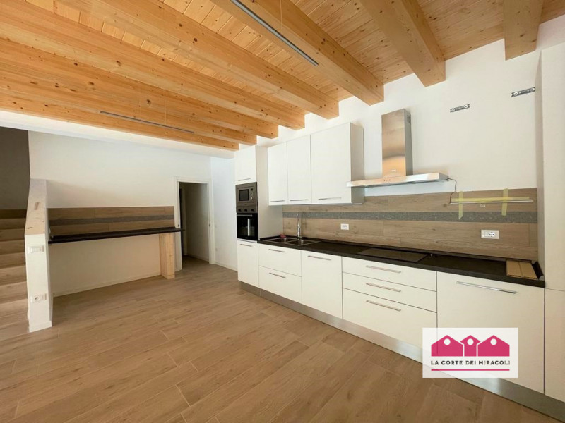 LUMIGNANO LONGARE: NUOVISSIMA CASA SINGOLA CON ZONA GIORNO, 4 CAMERE, 3 BAGNI, GARAGE, CORTILE PR...