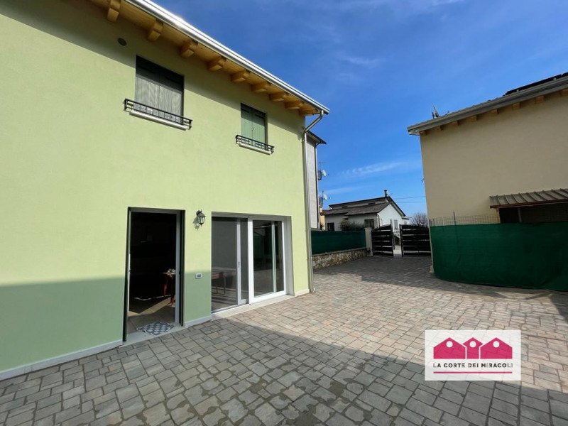 LUMIGNANO LONGARE: NUOVISSIMA CASA SINGOLA CON ZONA GIORNO, 4 CAMERE, 3 BAGNI, GARAGE, CORTILE PR...