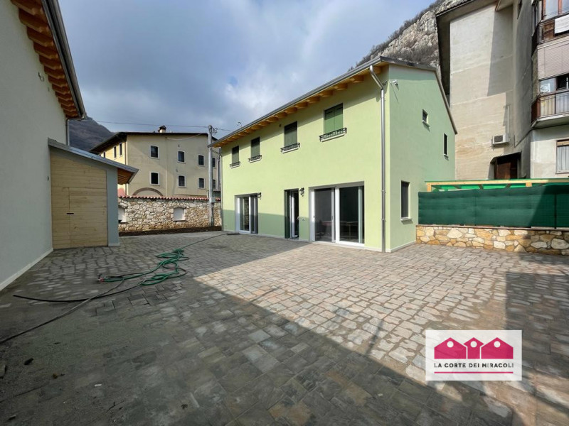 LUMIGNANO LONGARE: NUOVISSIMA CASA SINGOLA CON ZONA GIORNO, 4 CAMERE, 3 BAGNI, GARAGE, CORTILE PR...