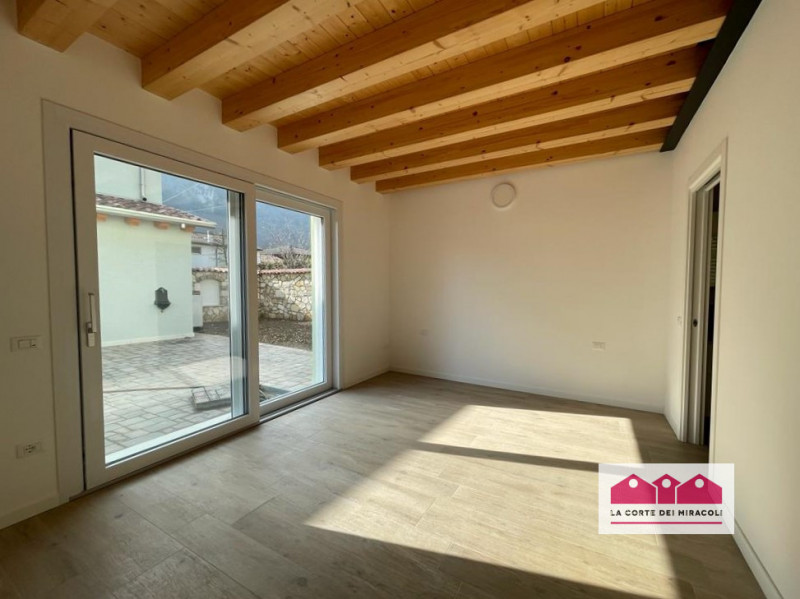 LUMIGNANO LONGARE: NUOVISSIMA CASA SINGOLA CON ZONA GIORNO, 4 CAMERE, 3 BAGNI, GARAGE, CORTILE PR...