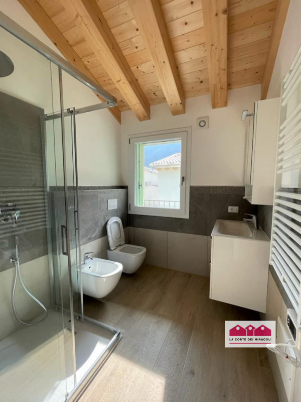 LUMIGNANO LONGARE: NUOVISSIMA CASA SINGOLA CON ZONA GIORNO, 4 CAMERE, 3 BAGNI, GARAGE, CORTILE PR...