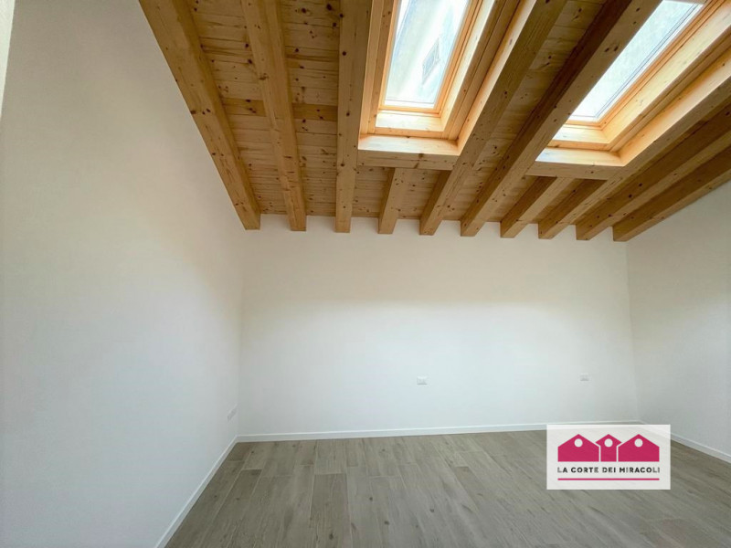 LUMIGNANO LONGARE: NUOVISSIMA CASA SINGOLA CON ZONA GIORNO, 4 CAMERE, 3 BAGNI, GARAGE, CORTILE PR...