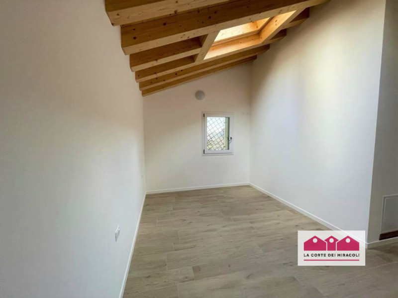 LUMIGNANO LONGARE: NUOVISSIMA CASA SINGOLA CON ZONA GIORNO, 4 CAMERE, 3 BAGNI, GARAGE, CORTILE PR...