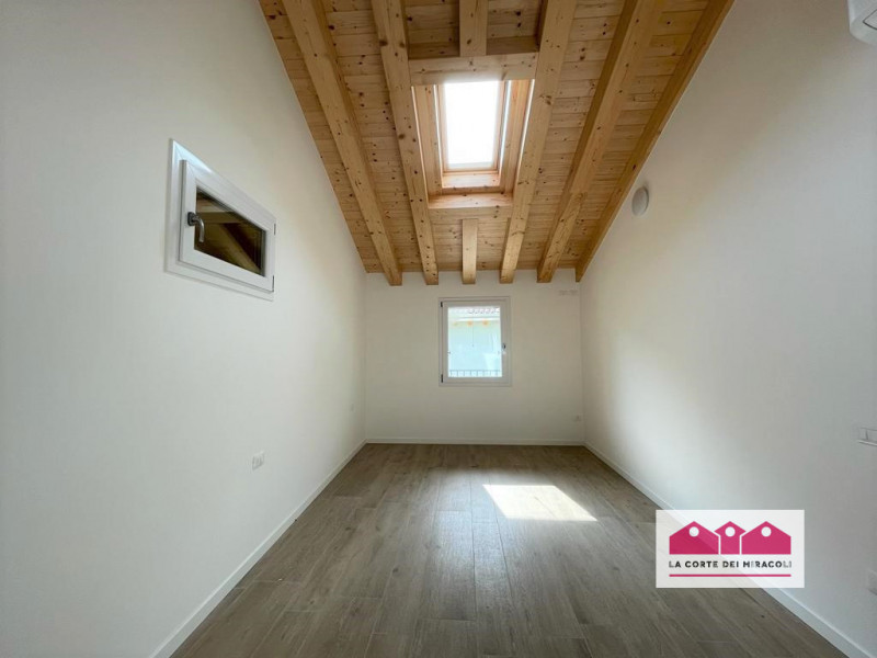 LUMIGNANO LONGARE: NUOVISSIMA CASA SINGOLA CON ZONA GIORNO, 4 CAMERE, 3 BAGNI, GARAGE, CORTILE PR...