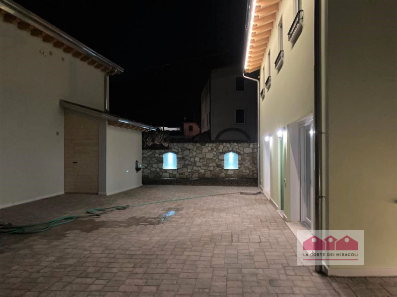 LUMIGNANO LONGARE: NUOVISSIMA CASA SINGOLA CON ZONA GIORNO, 4 CAMERE, 3 BAGNI, GARAGE, CORTILE PR...