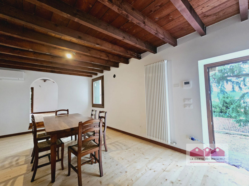 CREAZZO COLLE: BELLISSIMA BIFAMILIARE COMPLETAMENTE RISTRUTTURATA, CIRCONDATA DA UN PARCO, 3 CAME...