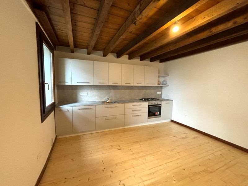 CREAZZO COLLE: BELLISSIMA BIFAMILIARE COMPLETAMENTE RISTRUTTURATA, CIRCONDATA DA UN PARCO, 3 CAME...