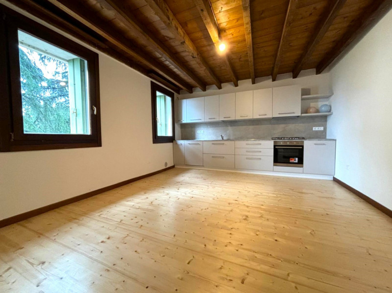 CREAZZO COLLE: BELLISSIMA BIFAMILIARE COMPLETAMENTE RISTRUTTURATA, CIRCONDATA DA UN PARCO, 3 CAME...