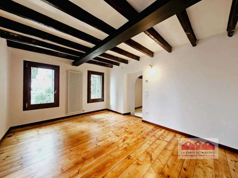 CREAZZO COLLE: BELLISSIMA BIFAMILIARE COMPLETAMENTE RISTRUTTURATA, CIRCONDATA DA UN PARCO, 3 CAME...