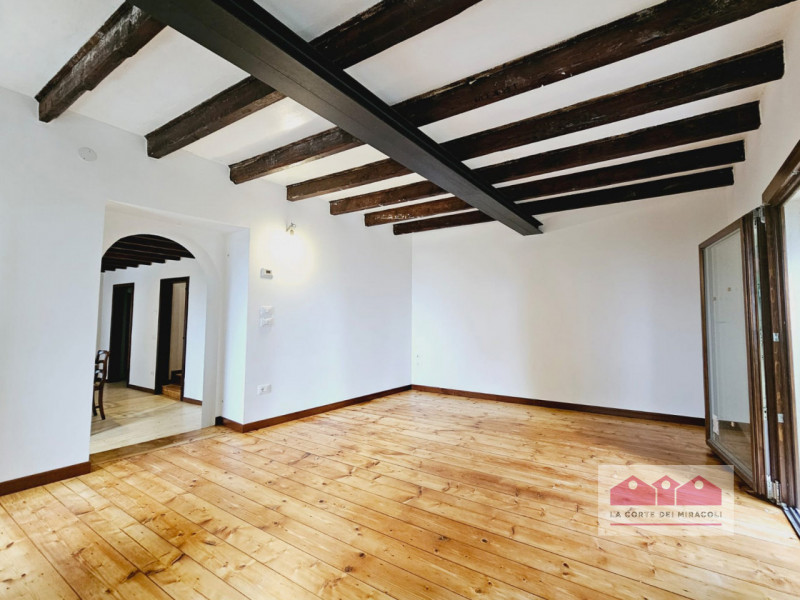 CREAZZO COLLE: BELLISSIMA BIFAMILIARE COMPLETAMENTE RISTRUTTURATA, CIRCONDATA DA UN PARCO, 3 CAME...