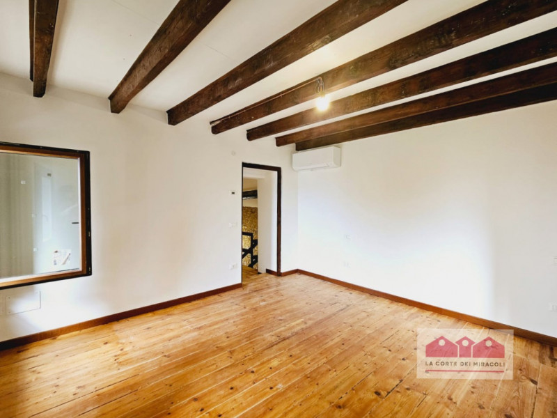 CREAZZO COLLE: BELLISSIMA BIFAMILIARE COMPLETAMENTE RISTRUTTURATA, CIRCONDATA DA UN PARCO, 3 CAME...