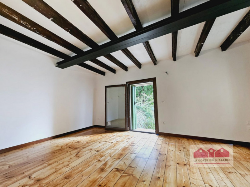 CREAZZO COLLE: BELLISSIMA BIFAMILIARE COMPLETAMENTE RISTRUTTURATA, CIRCONDATA DA UN PARCO, 3 CAME...