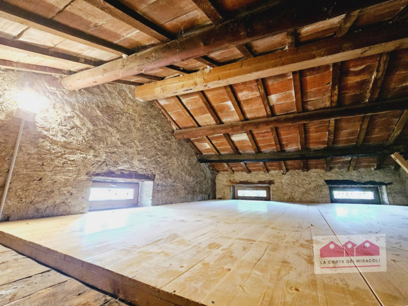 CREAZZO COLLE: BELLISSIMA BIFAMILIARE COMPLETAMENTE RISTRUTTURATA, CIRCONDATA DA UN PARCO, 3 CAME...