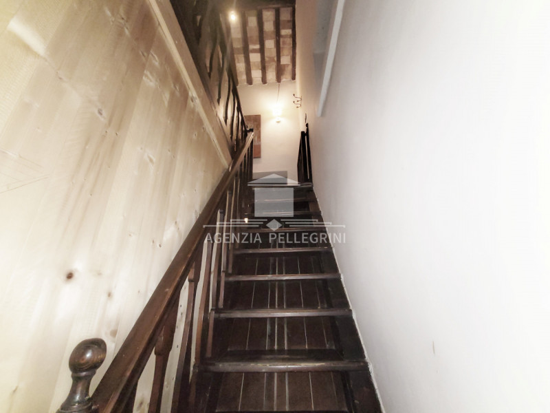 IN AFFITTO A VICENZA proponiamo delizioso appartamento arredato in  una delle zone collinari piu'...