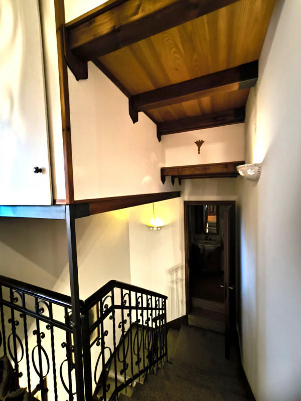 Scoprite questa affascinante casa singola terratetto situata nel cuore del quartiere Montà di Pad...