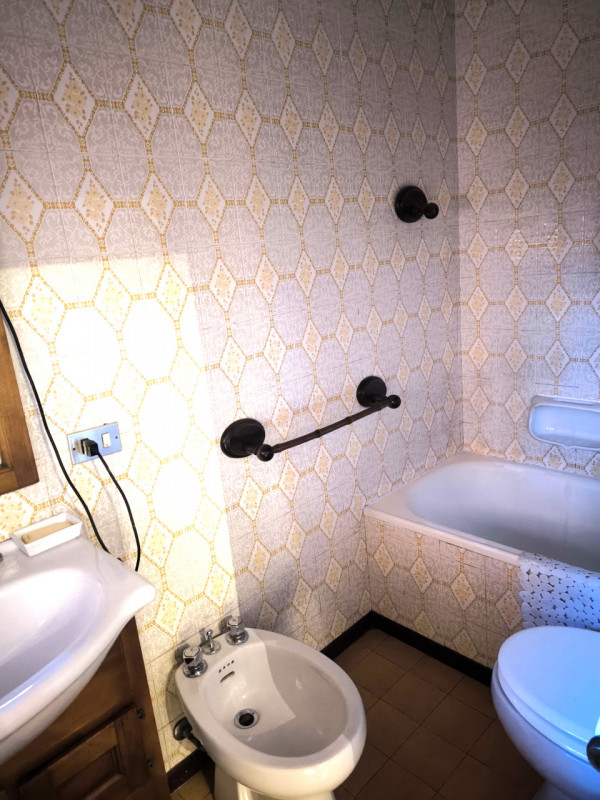 Scoprite questa affascinante casa singola terratetto situata nel cuore del quartiere Montà di Pad...