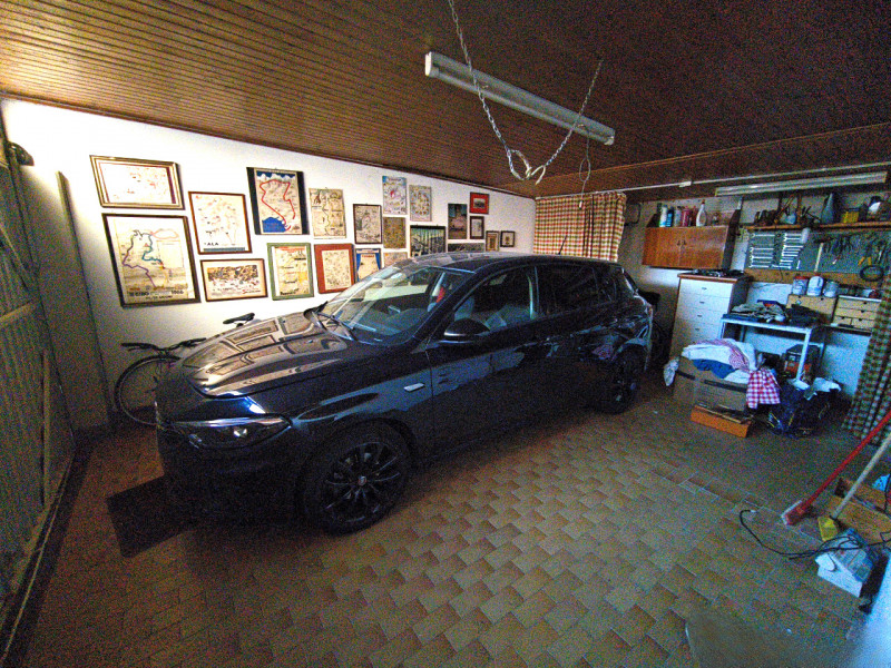 Scoprite questa affascinante casa singola terratetto situata nel cuore del quartiere Montà di Pad...