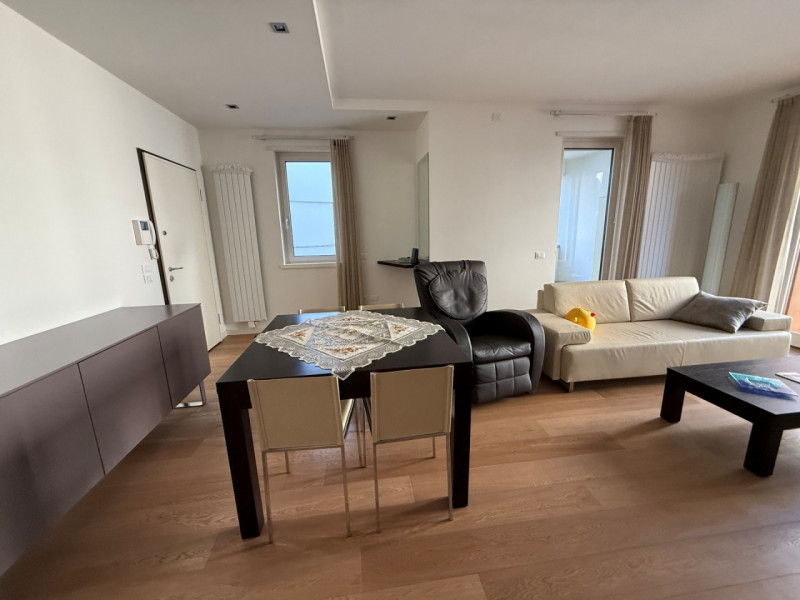 APPARTAMENTO IN PRESTIGIOSO CONTESTO STORICO SITO IN CONTRA' PORTI CON GARAGE.  SI VENDE COMPRESO...