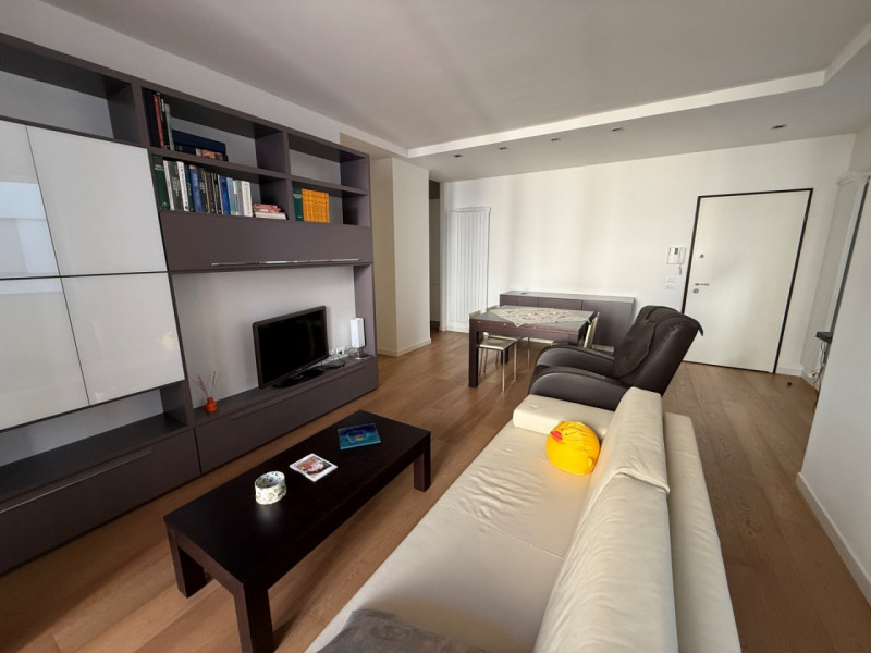 APPARTAMENTO IN PRESTIGIOSO CONTESTO STORICO SITO IN CONTRA' PORTI CON GARAGE.  SI VENDE COMPRESO...