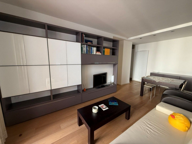 APPARTAMENTO IN PRESTIGIOSO CONTESTO STORICO SITO IN CONTRA' PORTI CON GARAGE.  SI VENDE COMPRESO...