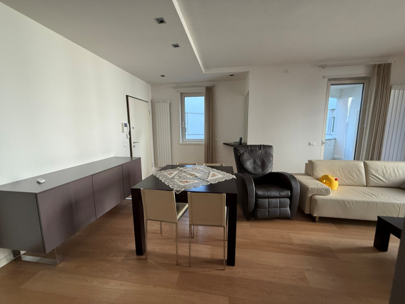 APPARTAMENTO IN PRESTIGIOSO CONTESTO STORICO SITO IN CONTRA' PORTI CON GARAGE.  SI VENDE COMPRESO...