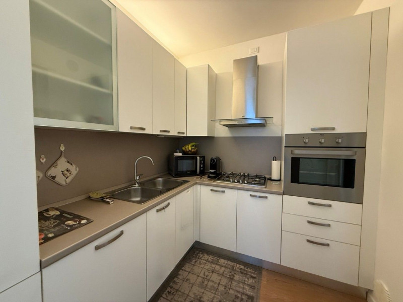 APPARTAMENTO IN PRESTIGIOSO CONTESTO STORICO SITO IN CONTRA' PORTI CON GARAGE.  SI VENDE COMPRESO...