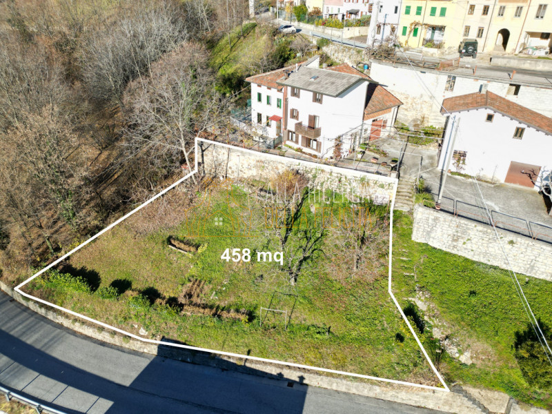 SCHIO - Tretto: Immersa nel verde, CASA A SCHIERA DI TESTA servita da giardino esclusivo e garage...