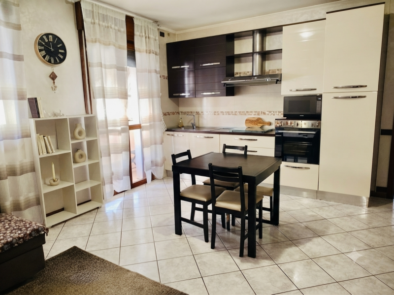 (Per INFO 3316190143) Scopri questo affascinante appartamento trilocale situato nel centro di San...