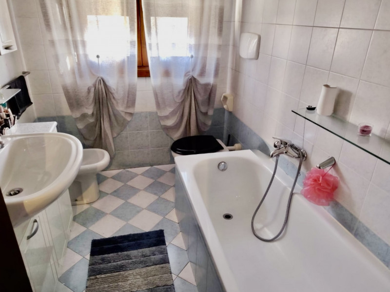 (Per INFO 3316190143) Scopri questo affascinante appartamento trilocale situato nel centro di San...