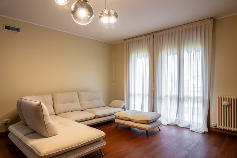 A due passi dal centro di Abano Terme proponiamo in vendita un appartamento duplex elegante e cur...