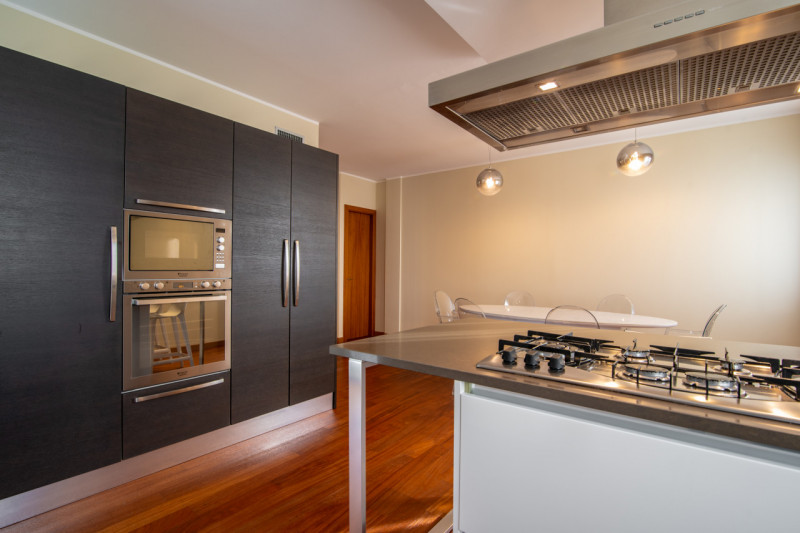 A due passi dal centro di Abano Terme proponiamo in vendita un appartamento duplex elegante e cur...