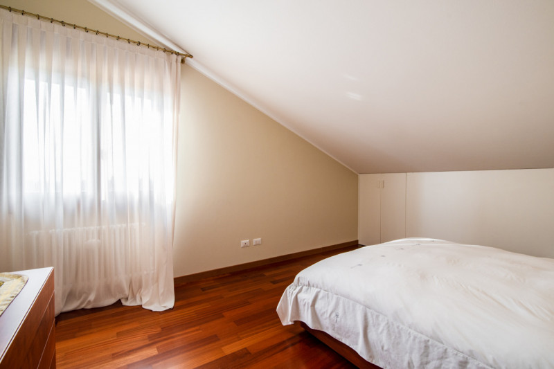 A due passi dal centro di Abano Terme proponiamo in vendita un appartamento duplex elegante e cur...