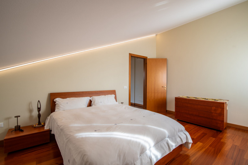 A due passi dal centro di Abano Terme proponiamo in vendita un appartamento duplex elegante e cur...