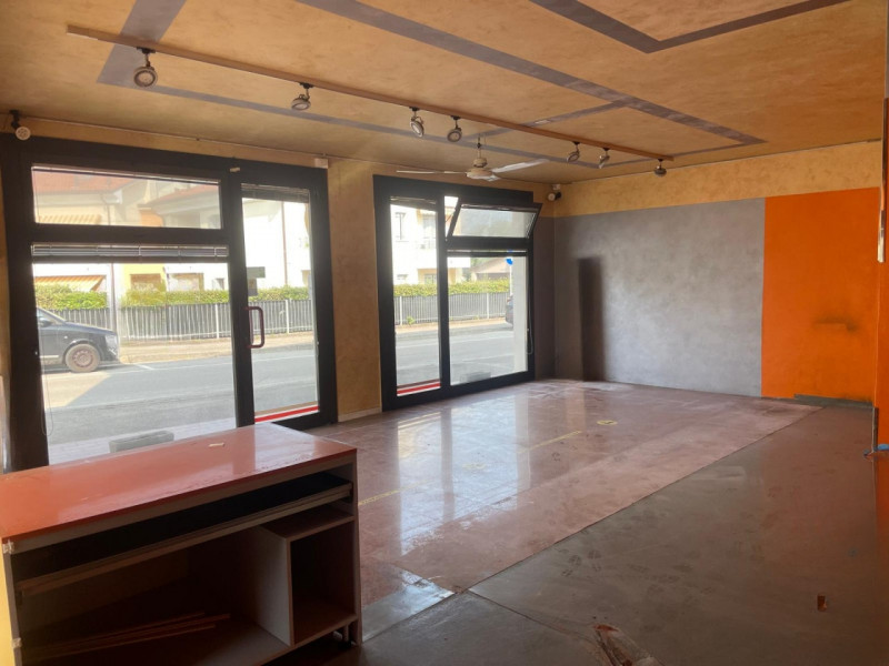 NOSTRA ESCLUSIVA: In centro a Castelcucco, comodo a tutti i servizi, siamo a proporre in vendita ...