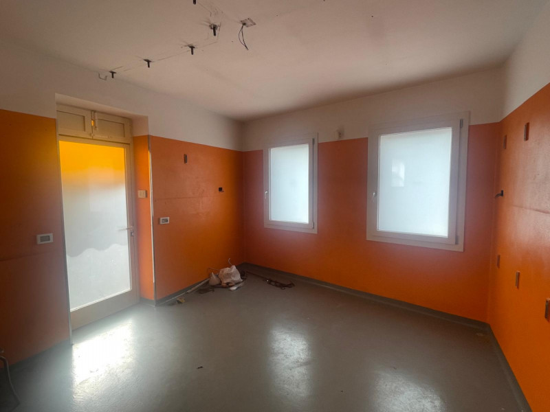 NOSTRA ESCLUSIVA: In centro a Castelcucco, comodo a tutti i servizi, siamo a proporre in vendita ...