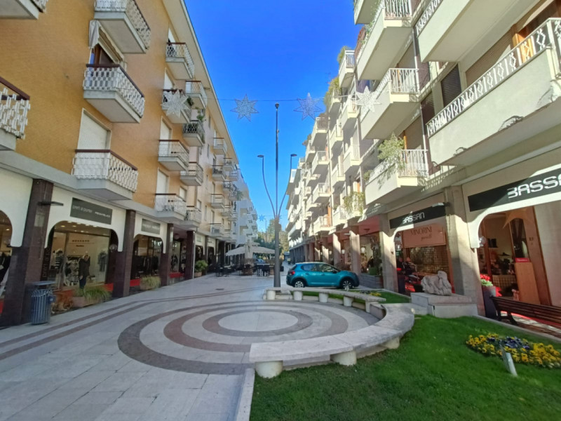 Nel cuore di ABANO TERME in una delle aree più richieste, in piena zona pedonale, proponiamo mini...