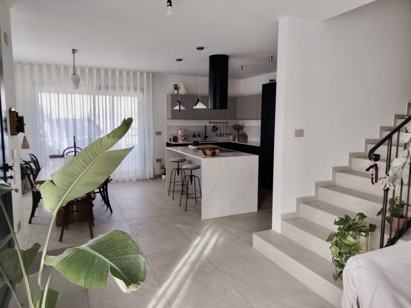 (Per INFO 3316190143) Scopri questa splendida bifamiliare situata nel cuore di Loreggia, un comun...