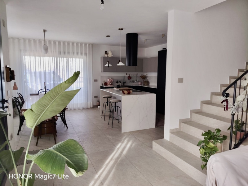 (Per INFO 3316190143) Scopri questa splendida bifamiliare situata nel cuore di Loreggia, un comun...