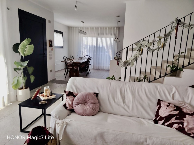 (Per INFO 3316190143) Scopri questa splendida bifamiliare situata nel cuore di Loreggia, un comun...