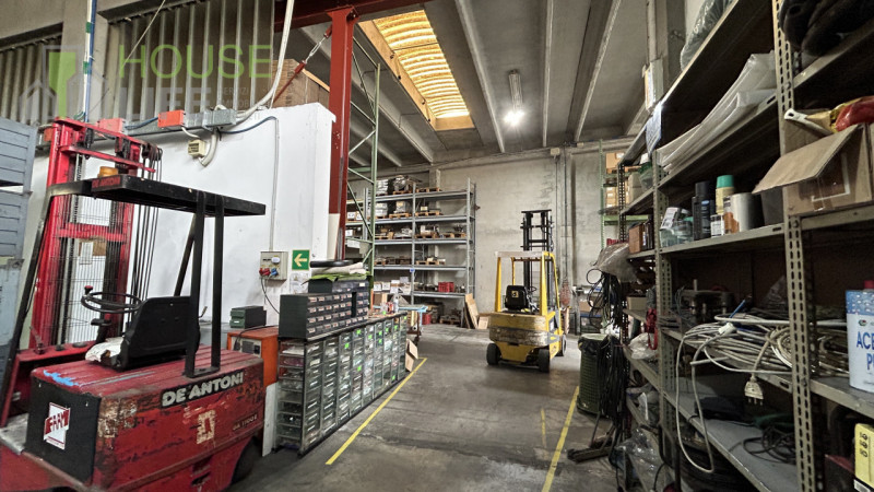 CALDOGNO: CAPANNONE INDUSTRIALE SINGOLO di mq 900 circa (500+400) H 6,00 sotto trave, con area es...