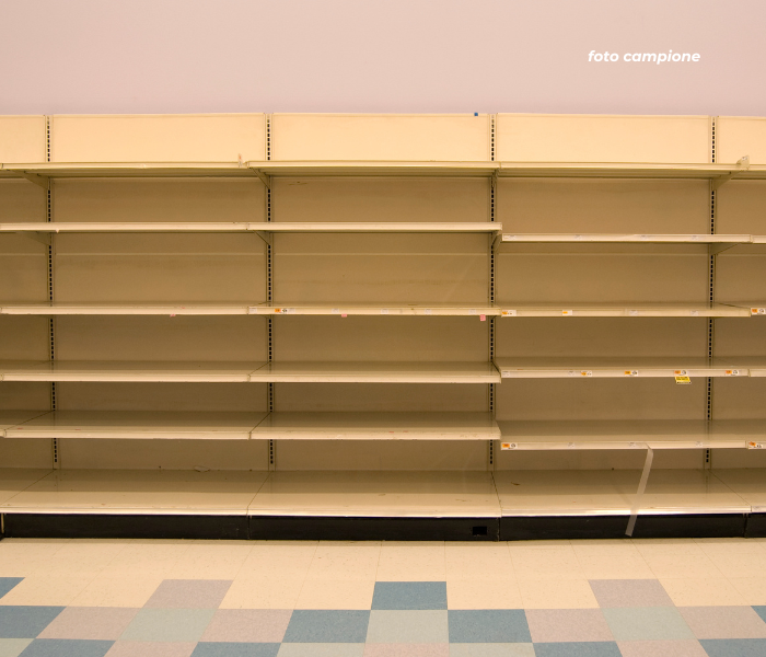 RIF:1FIL -ZANè - PER INFO  - 0444/310220

Negozio di 125mq a Zané molto luminoso dotato di 4 vetr...