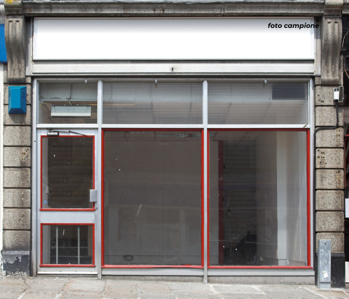 RIF:1FIL -ZANè - PER INFO  - 0444/310220

Negozio di 125mq a Zané molto luminoso dotato di 4 vetr...