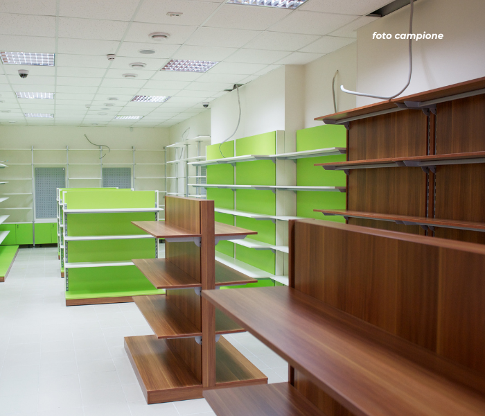 RIF:1FIL -ZANè - PER INFO  - 0444/310220

Negozio di 125mq a Zané molto luminoso dotato di 4 vetr...