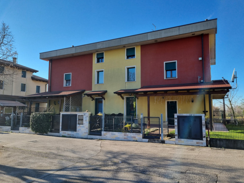 Sossano (VI), Frazione di Colloredo, inserito in piacevole e tranquilla lottizzazione residenzial...